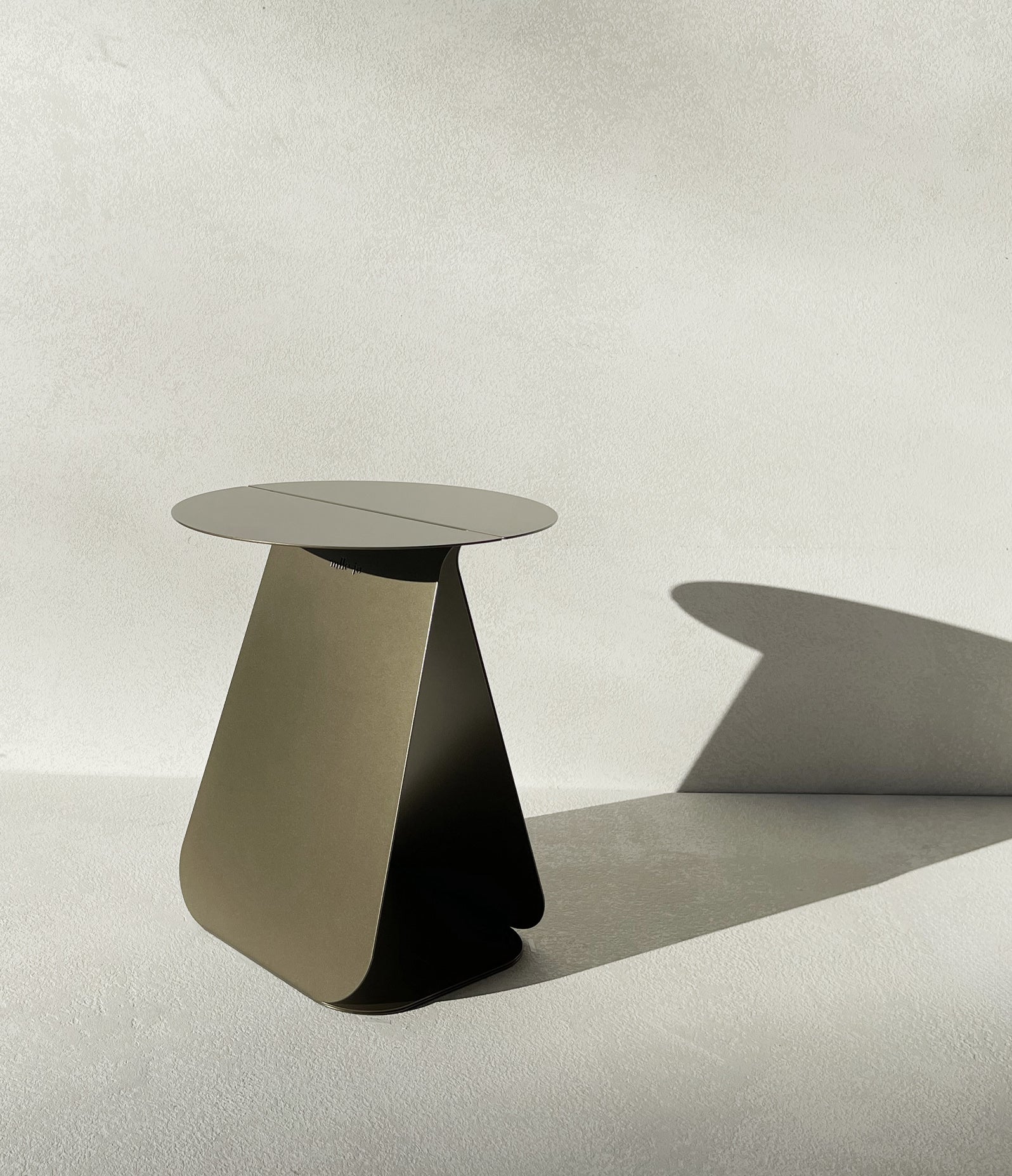 Table d’appoint en métal