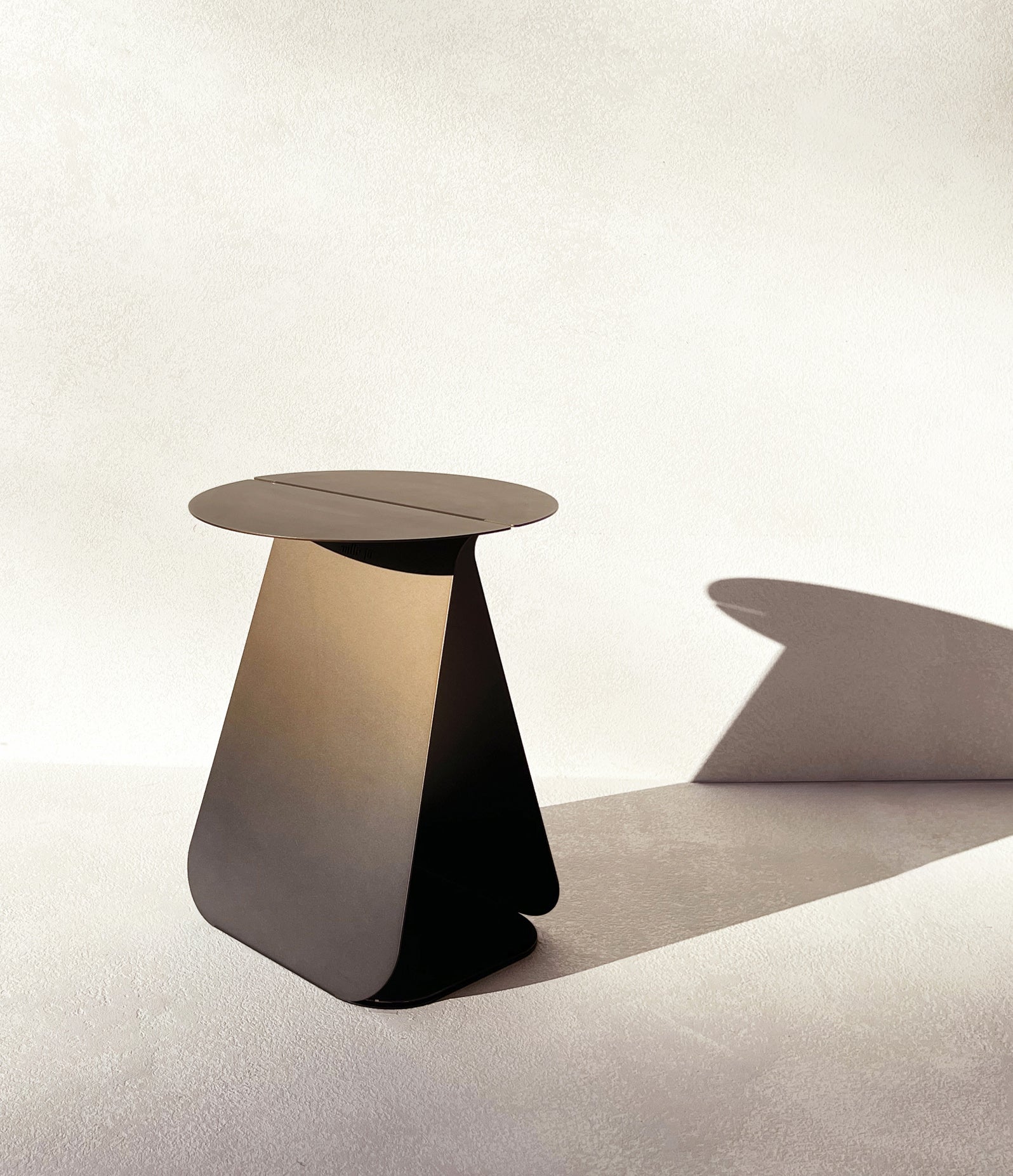 Table d’appoint en métal