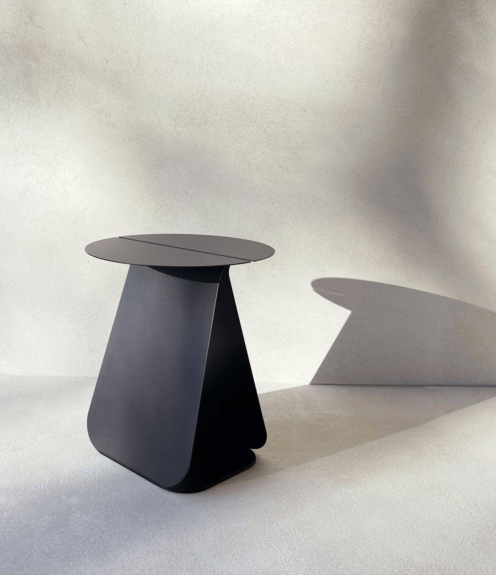 Table d’appoint en métal