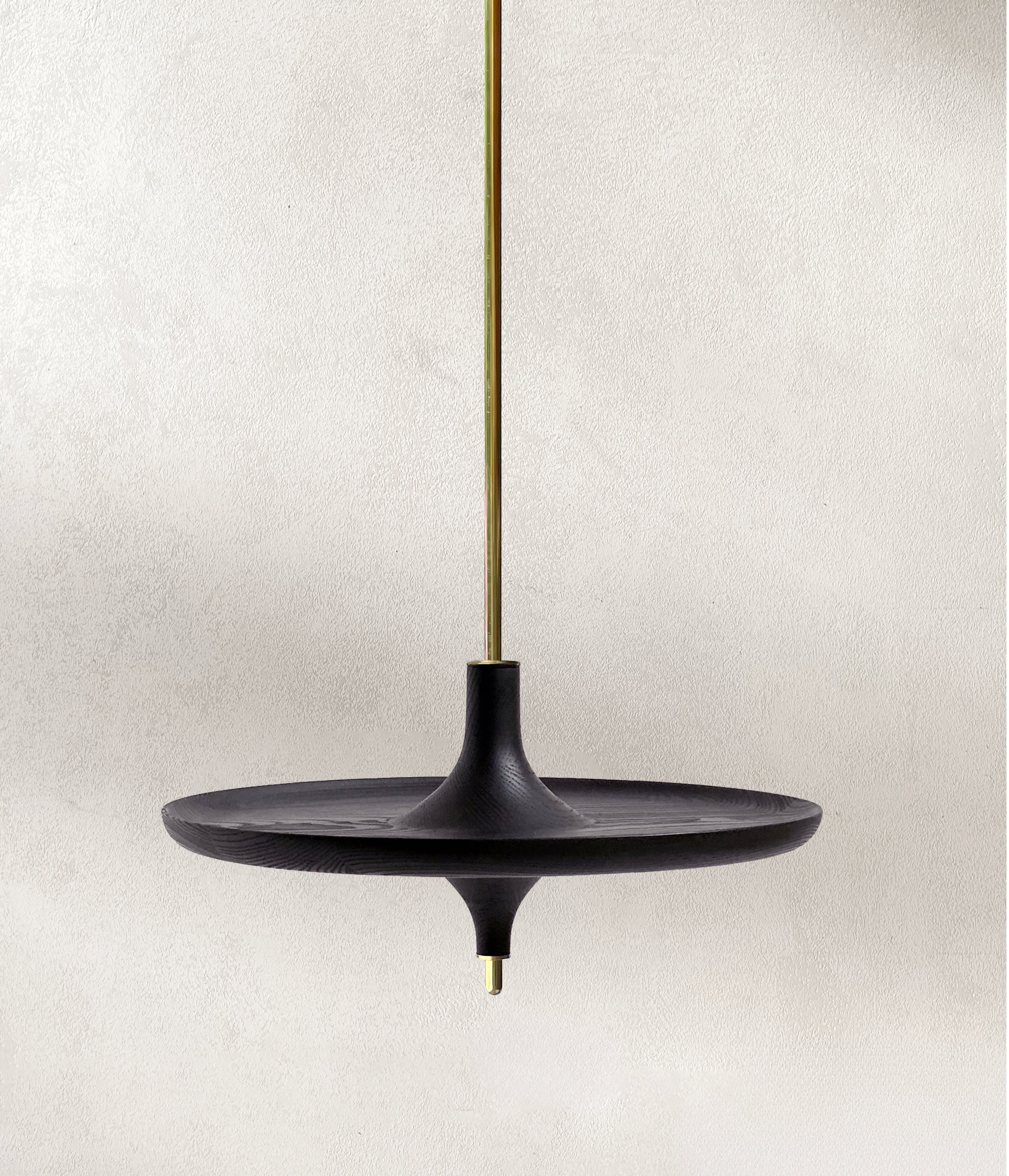 Table suspendue en frêne (taille standard)