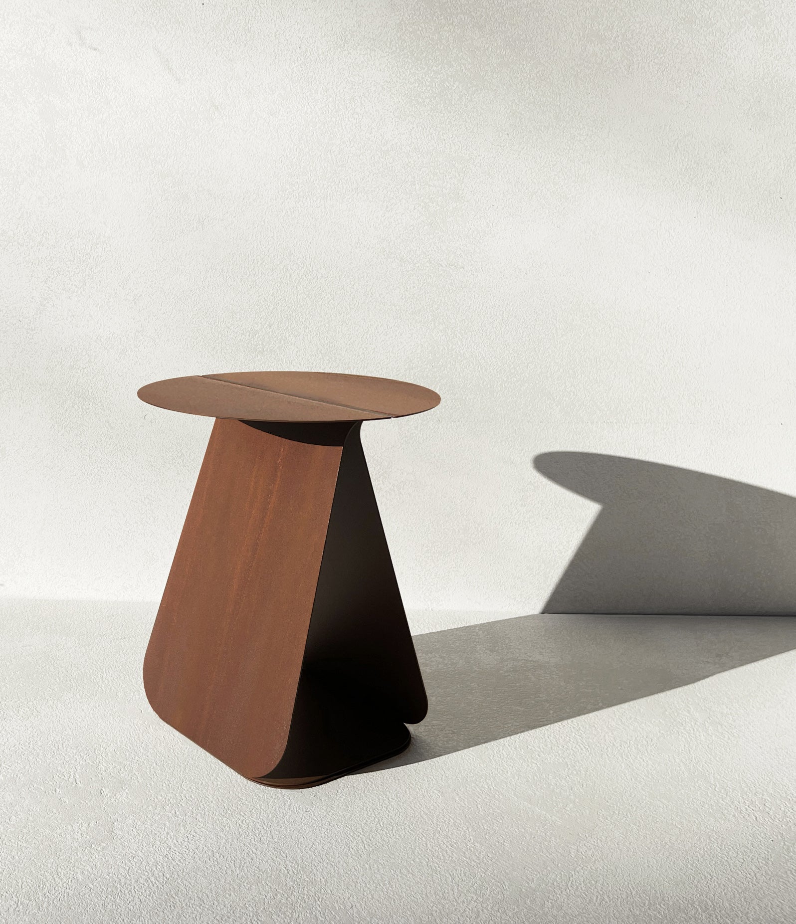 Table d’appoint en métal