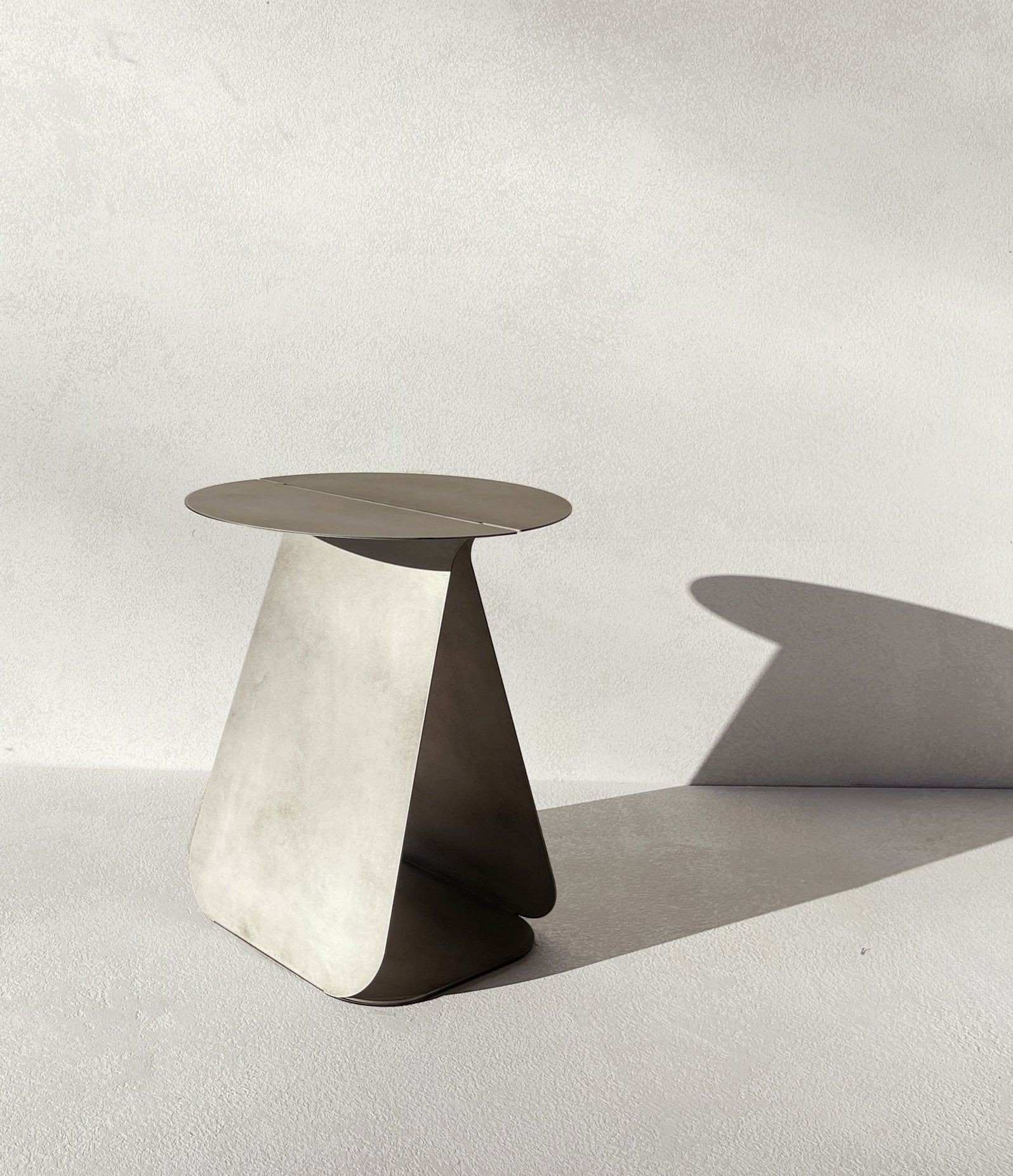 Table d’appoint en métal