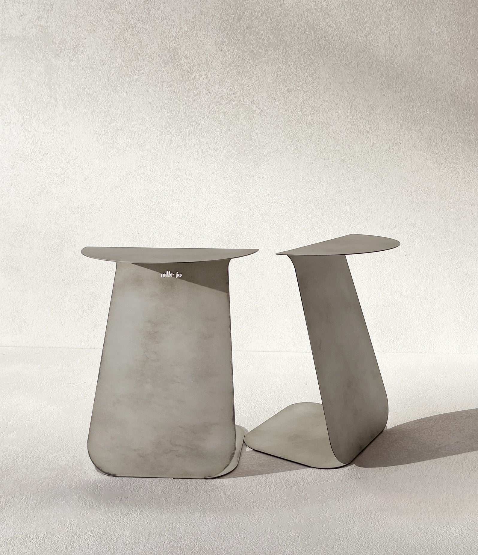 Table d’appoint en métal