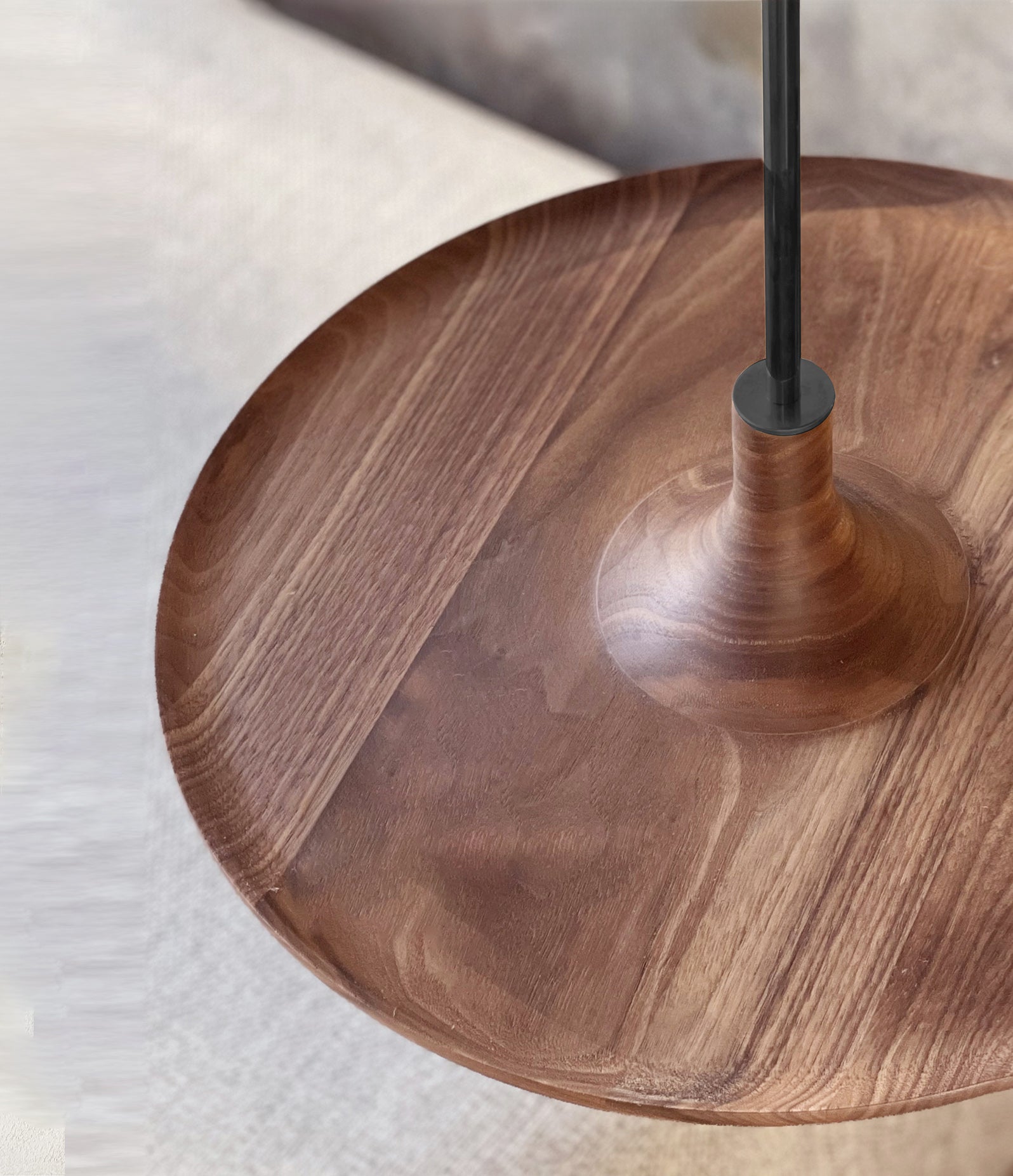 Table suspendue en noyer (taille standard)
