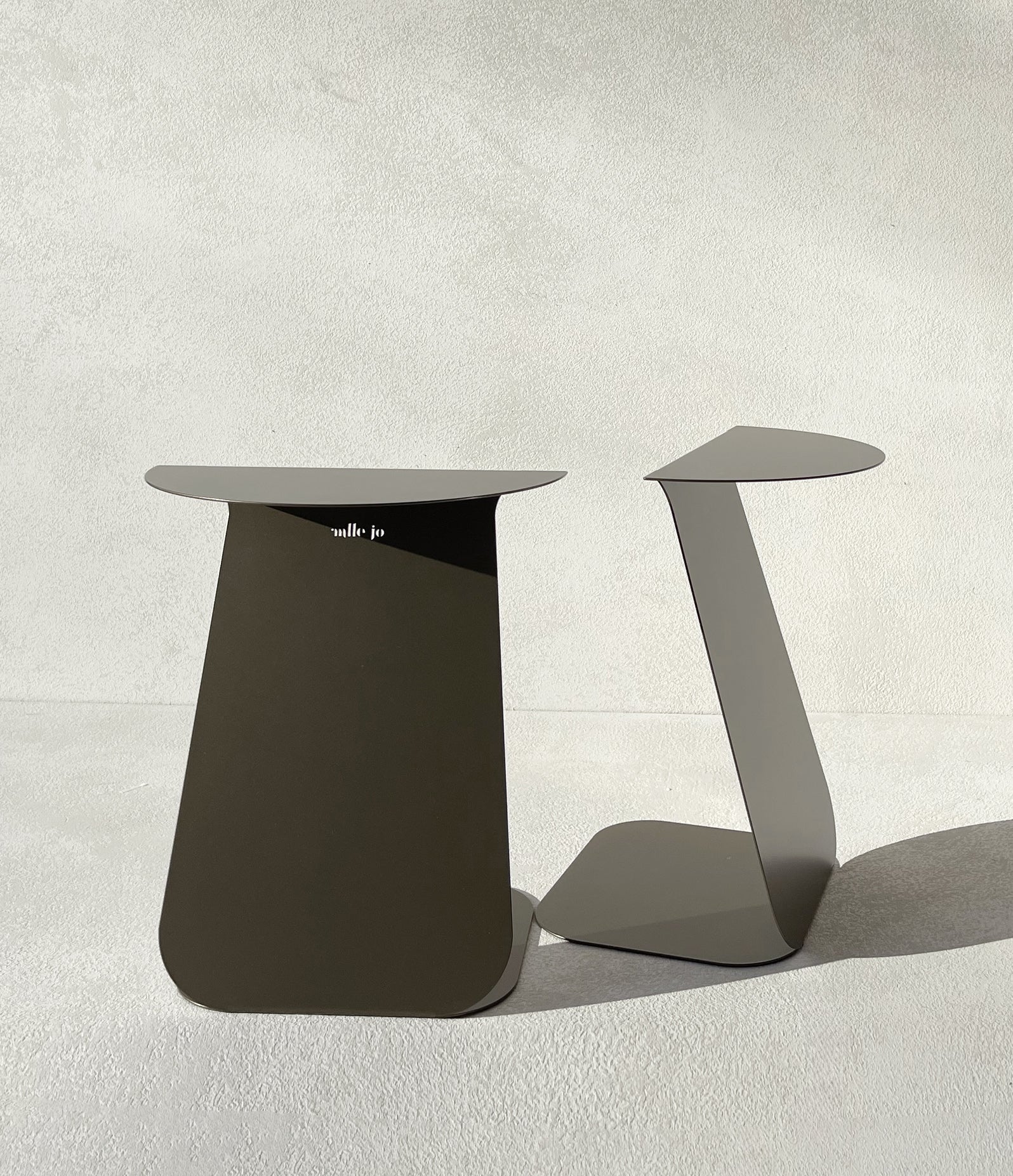 Table d’appoint en métal