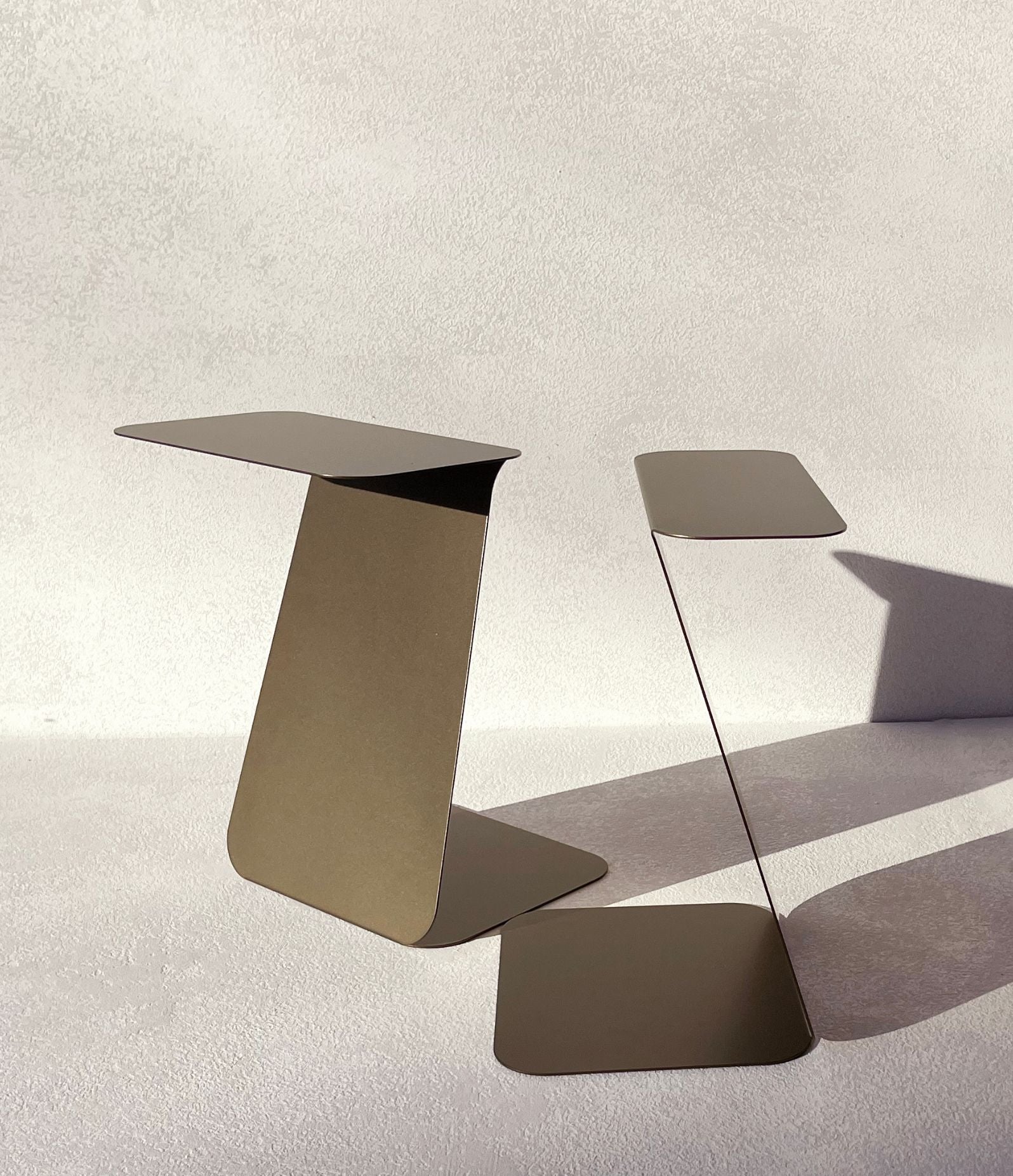 Table d’appoint en métal