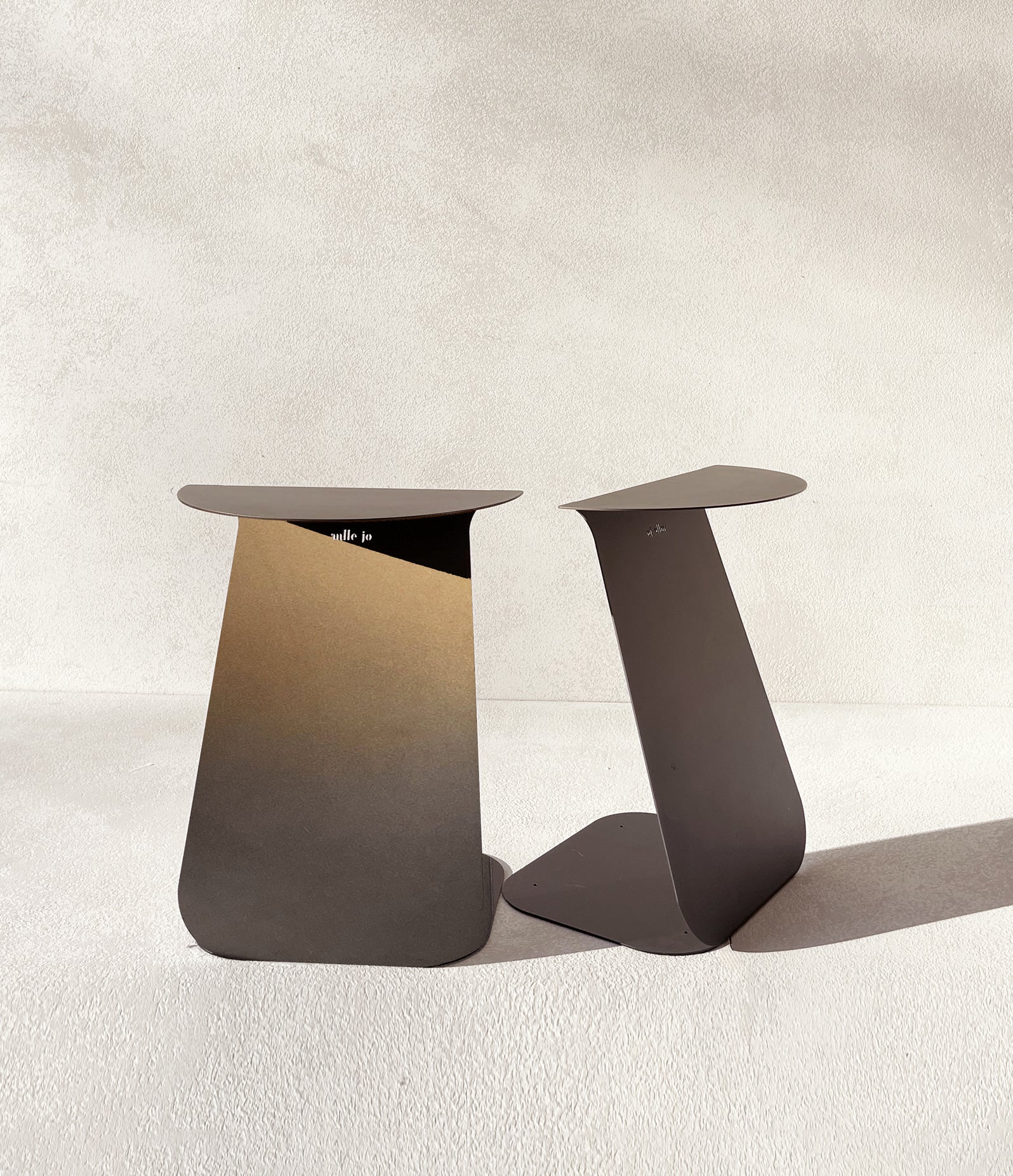 Table d’appoint en métal