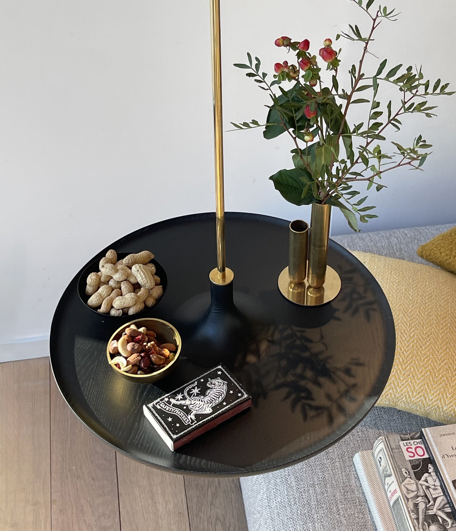 Table suspendue en frêne (taille standard)