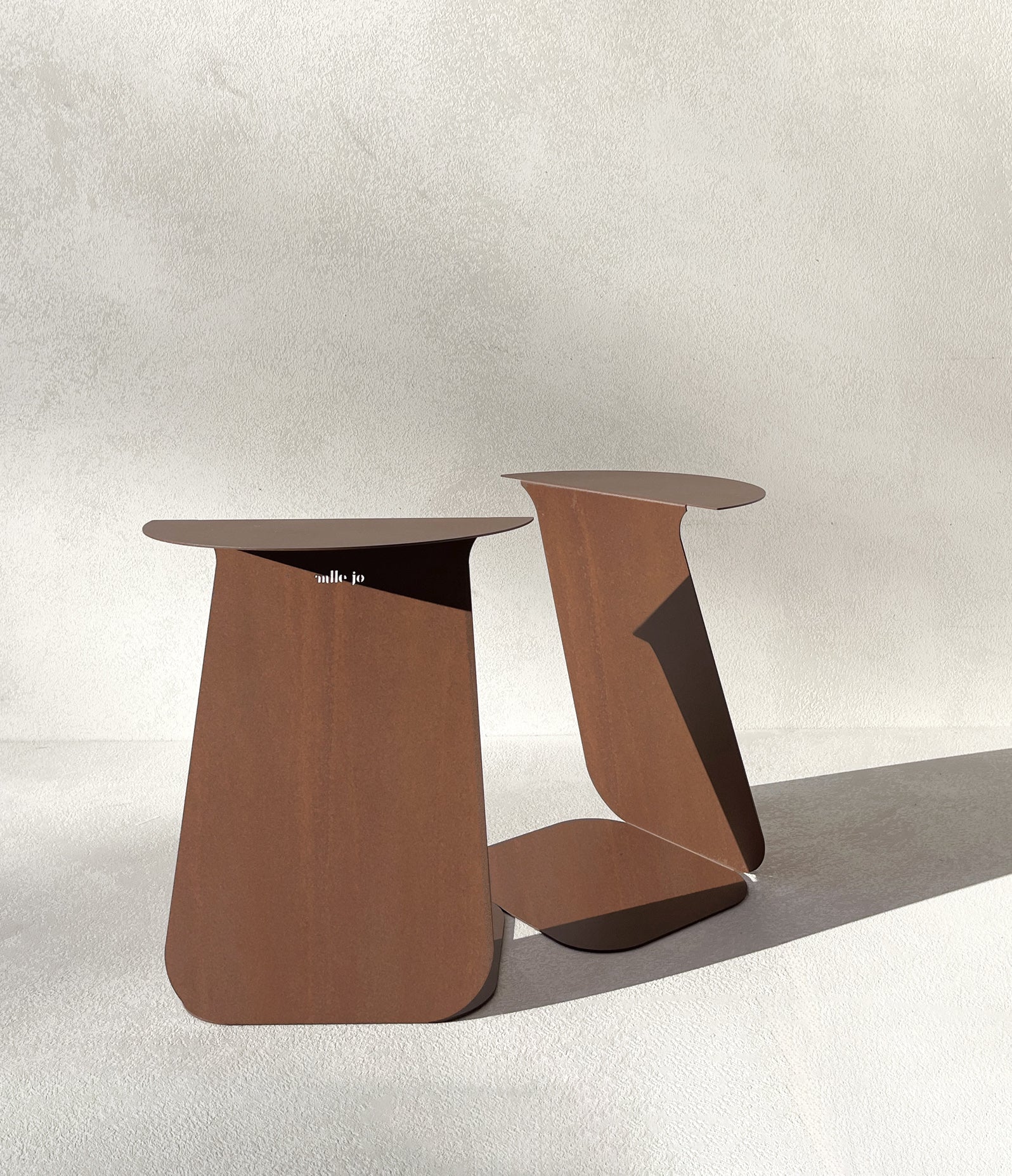 Table d’appoint en métal