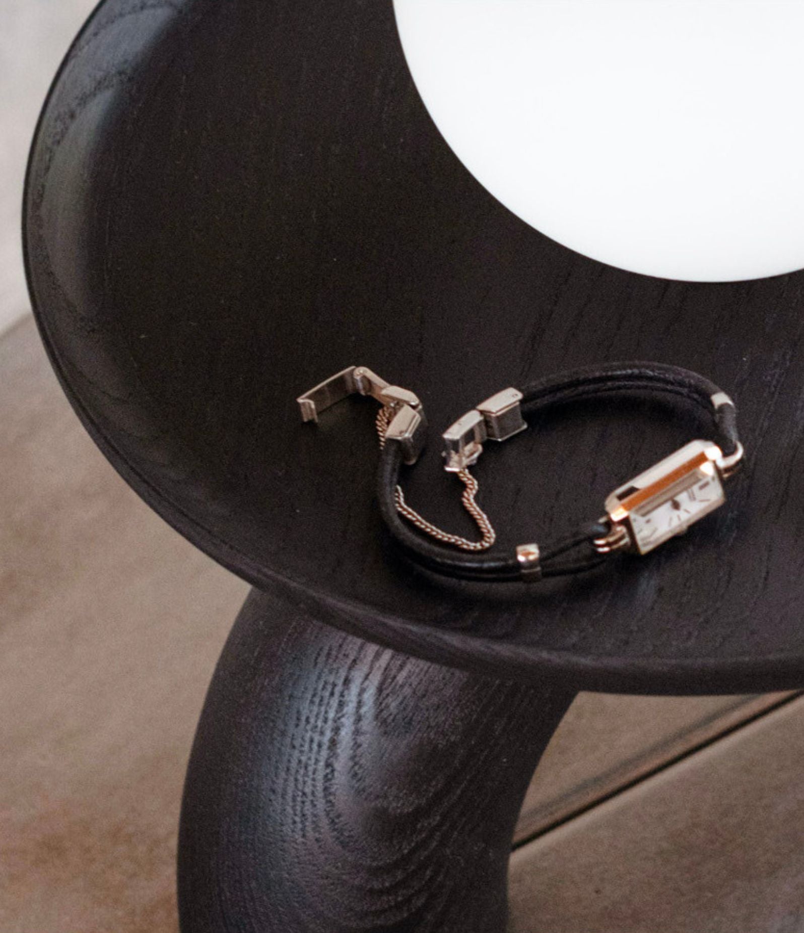 Lampe à poser en frêne