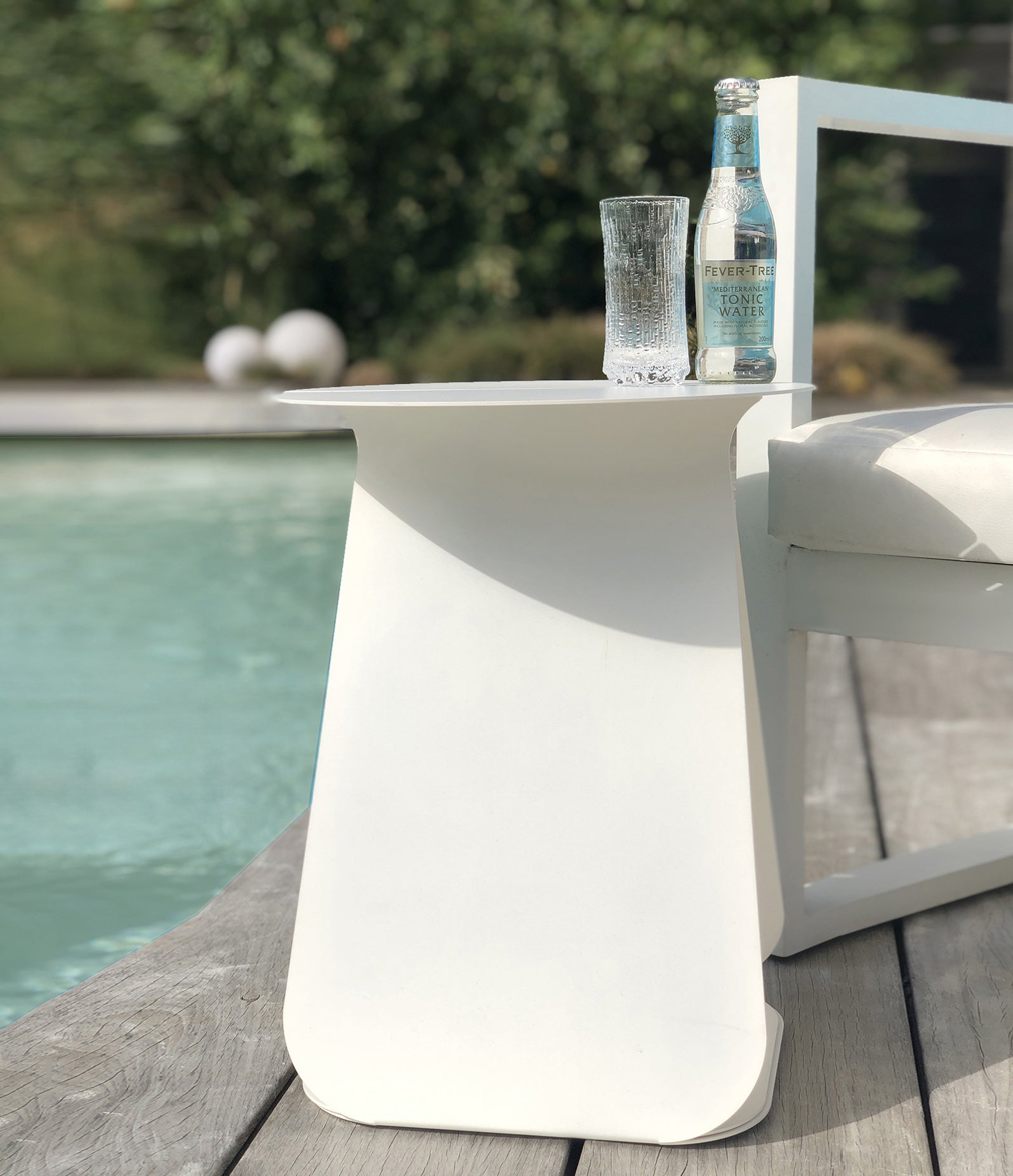 Table d’appoint en métal