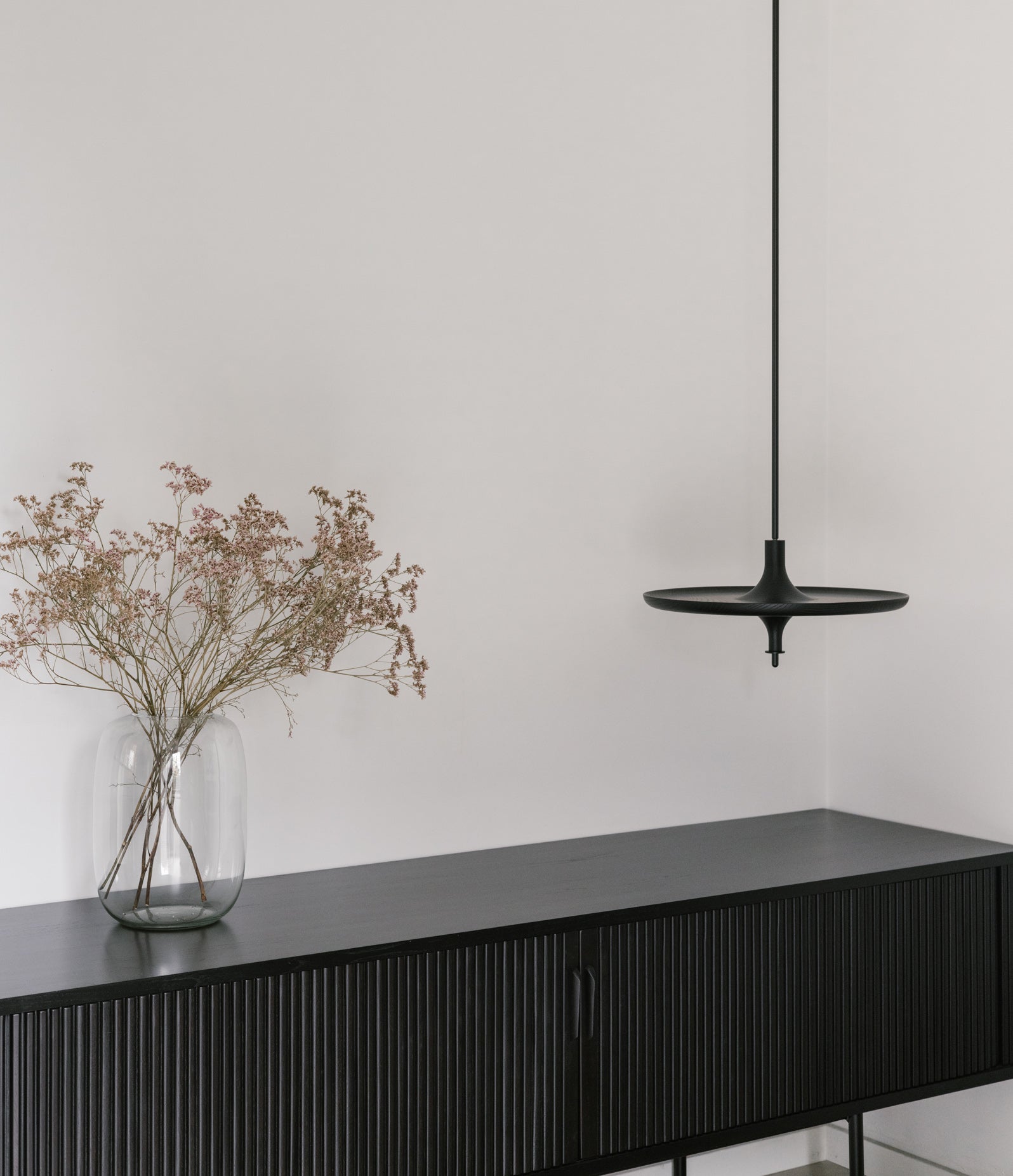 Table suspendue en frêne (taille standard)