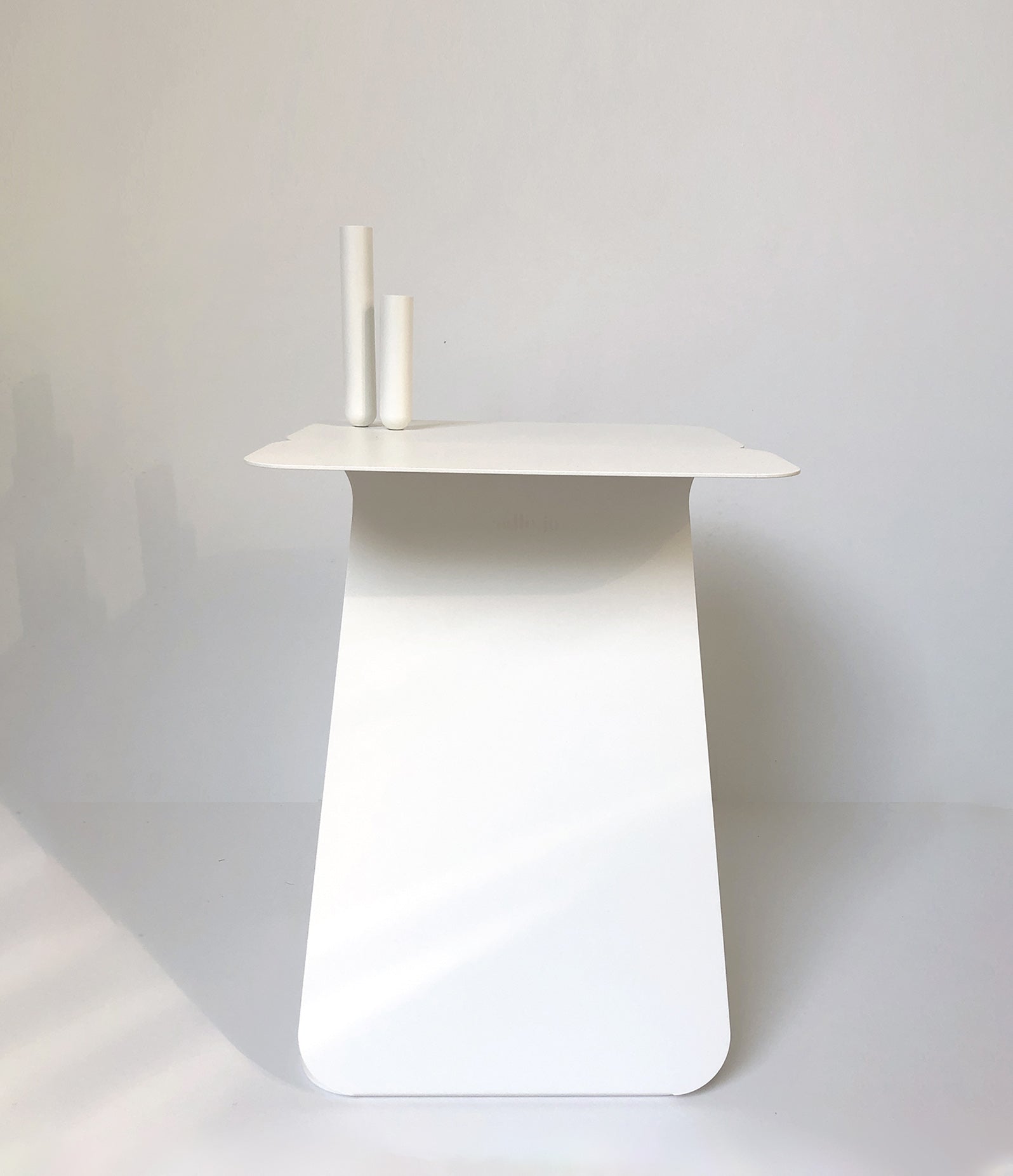 Table d’appoint en métal
