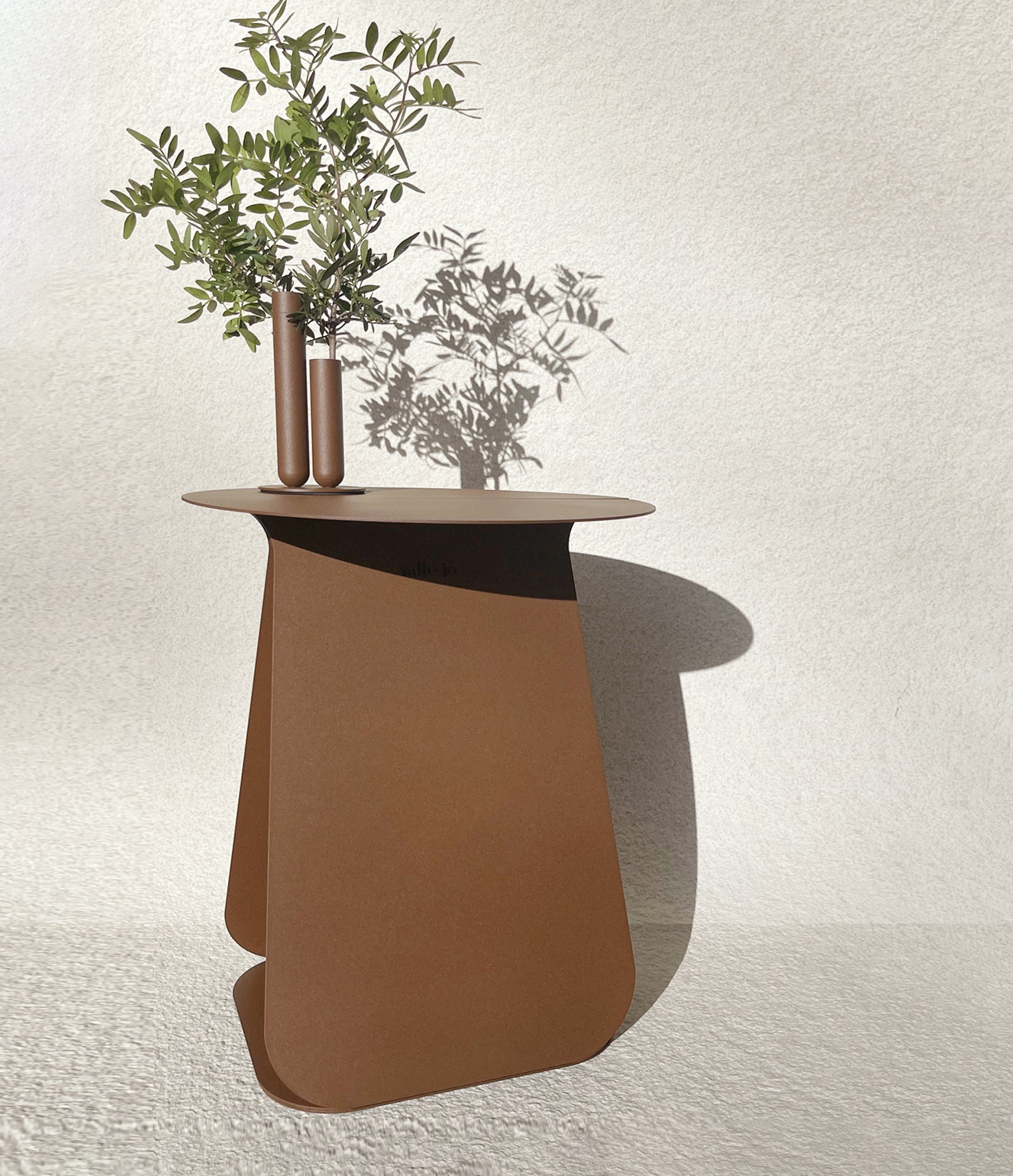 Table d’appoint en métal