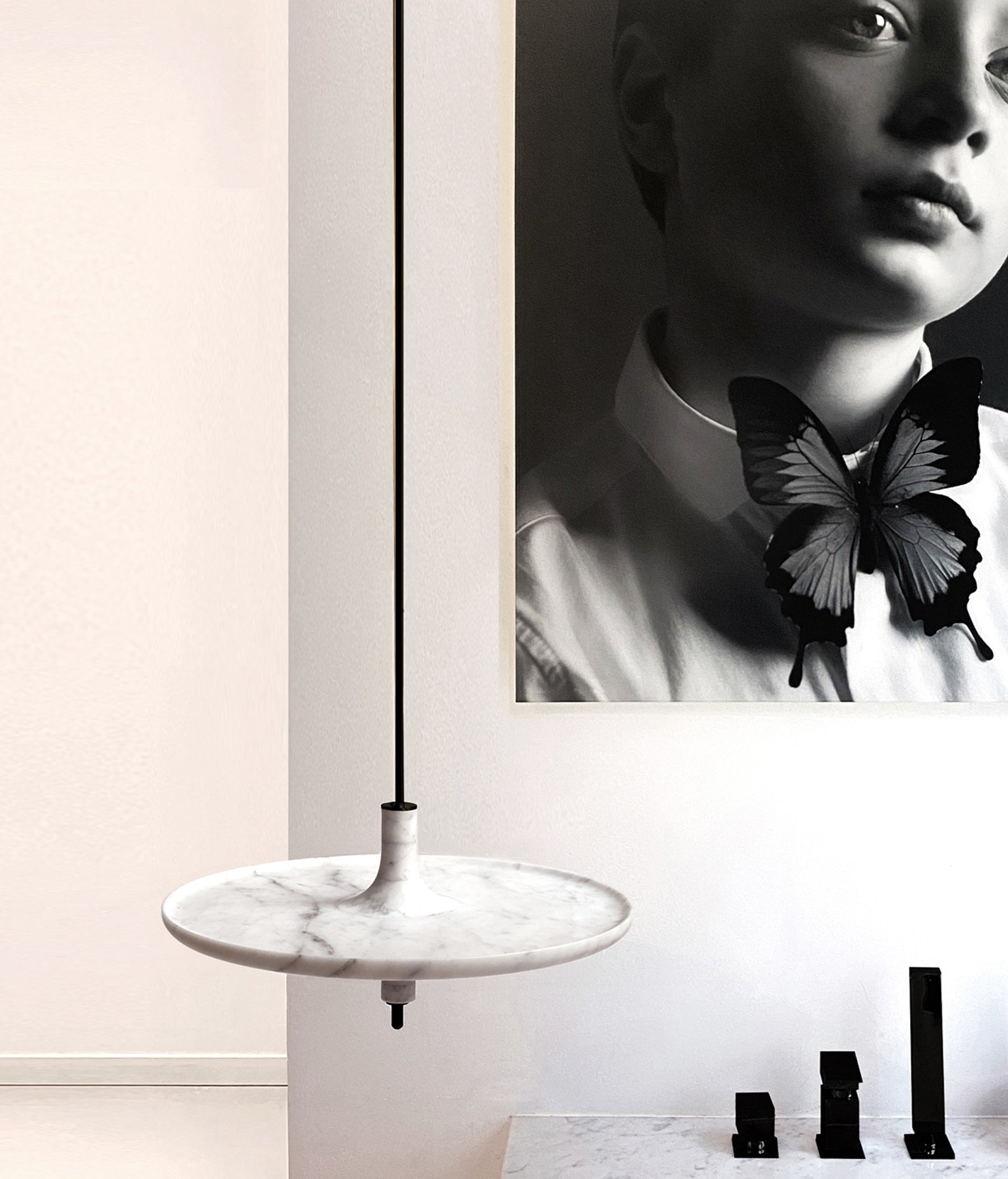 Table suspendue en marbre (taille standard)