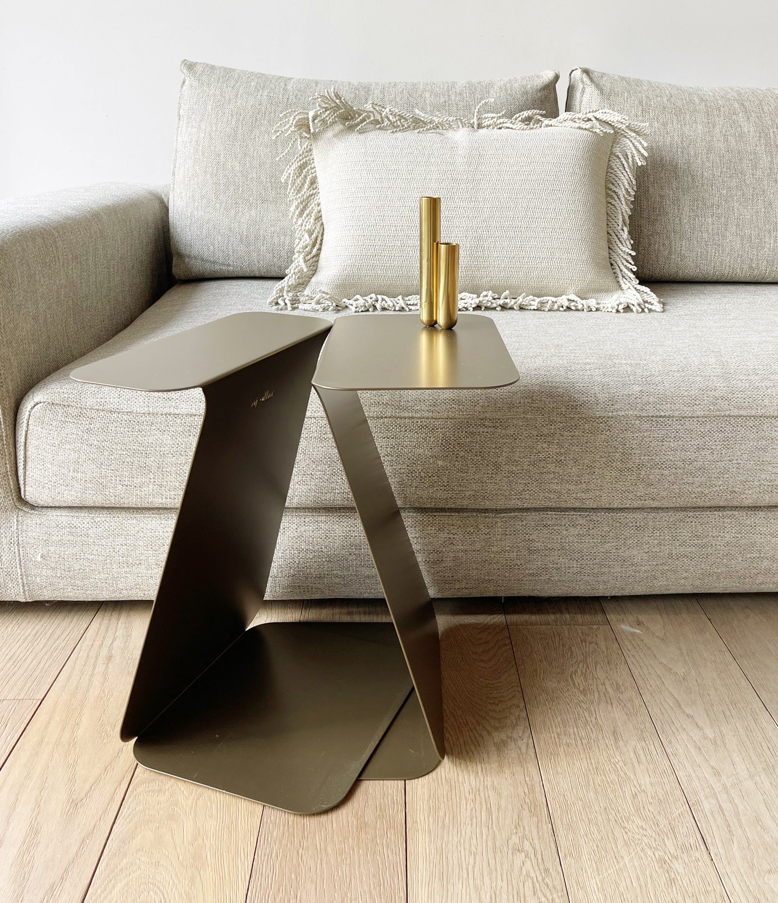 Table d’appoint en métal