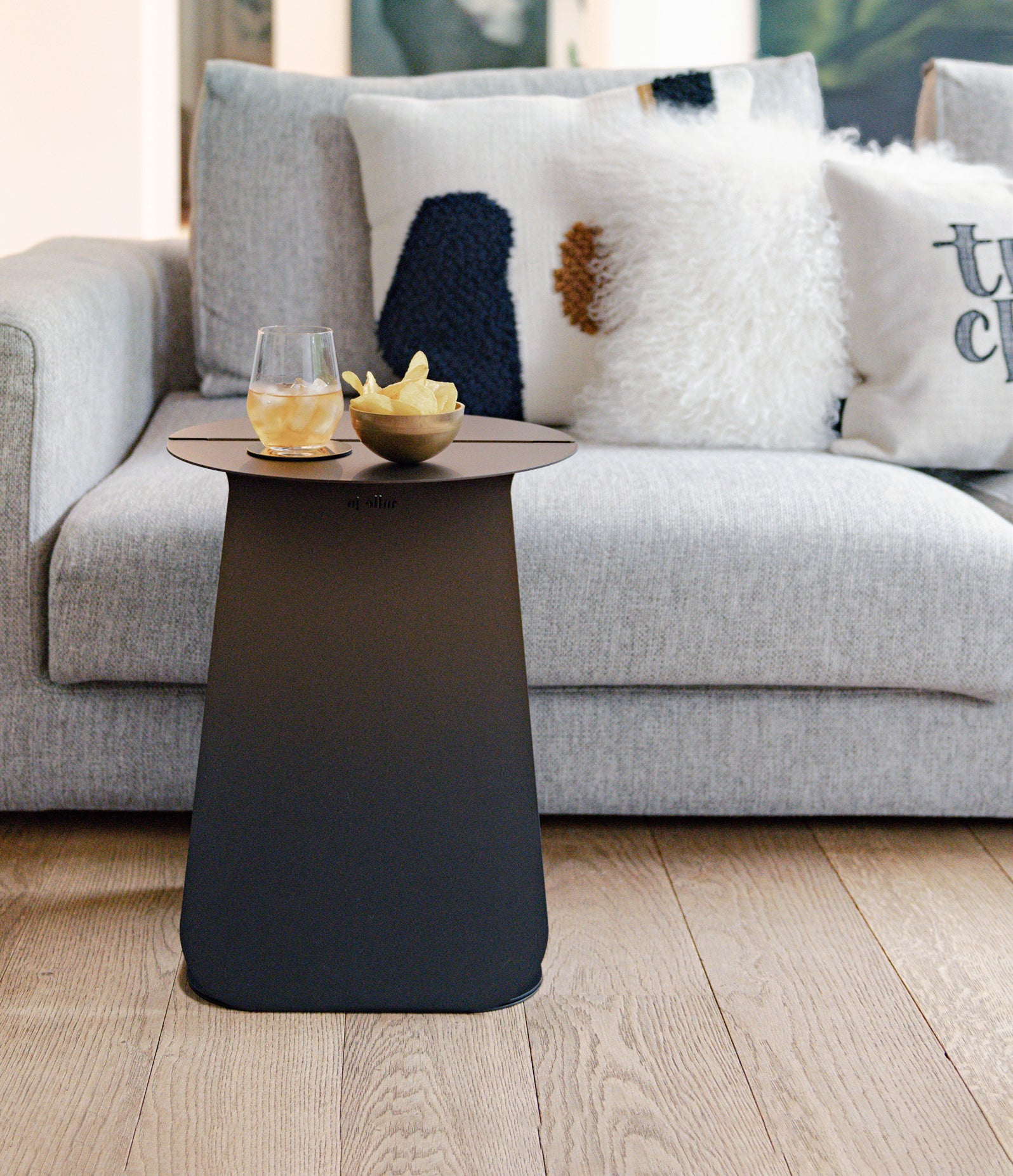 Table d’appoint en métal