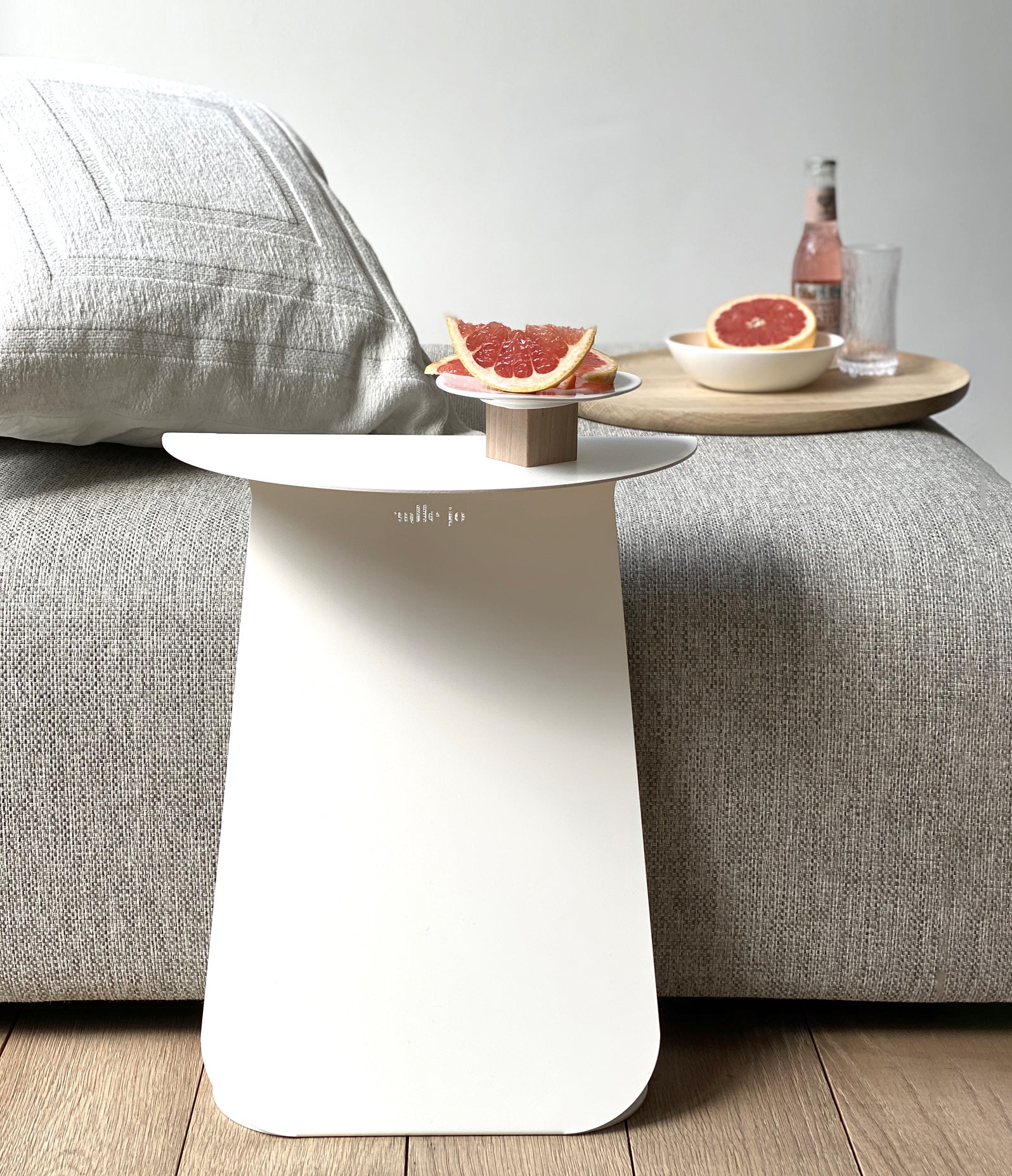 Table d’appoint en métal