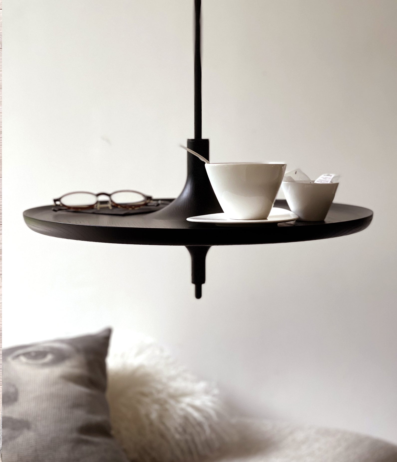 Table suspendue en frêne (taille large)