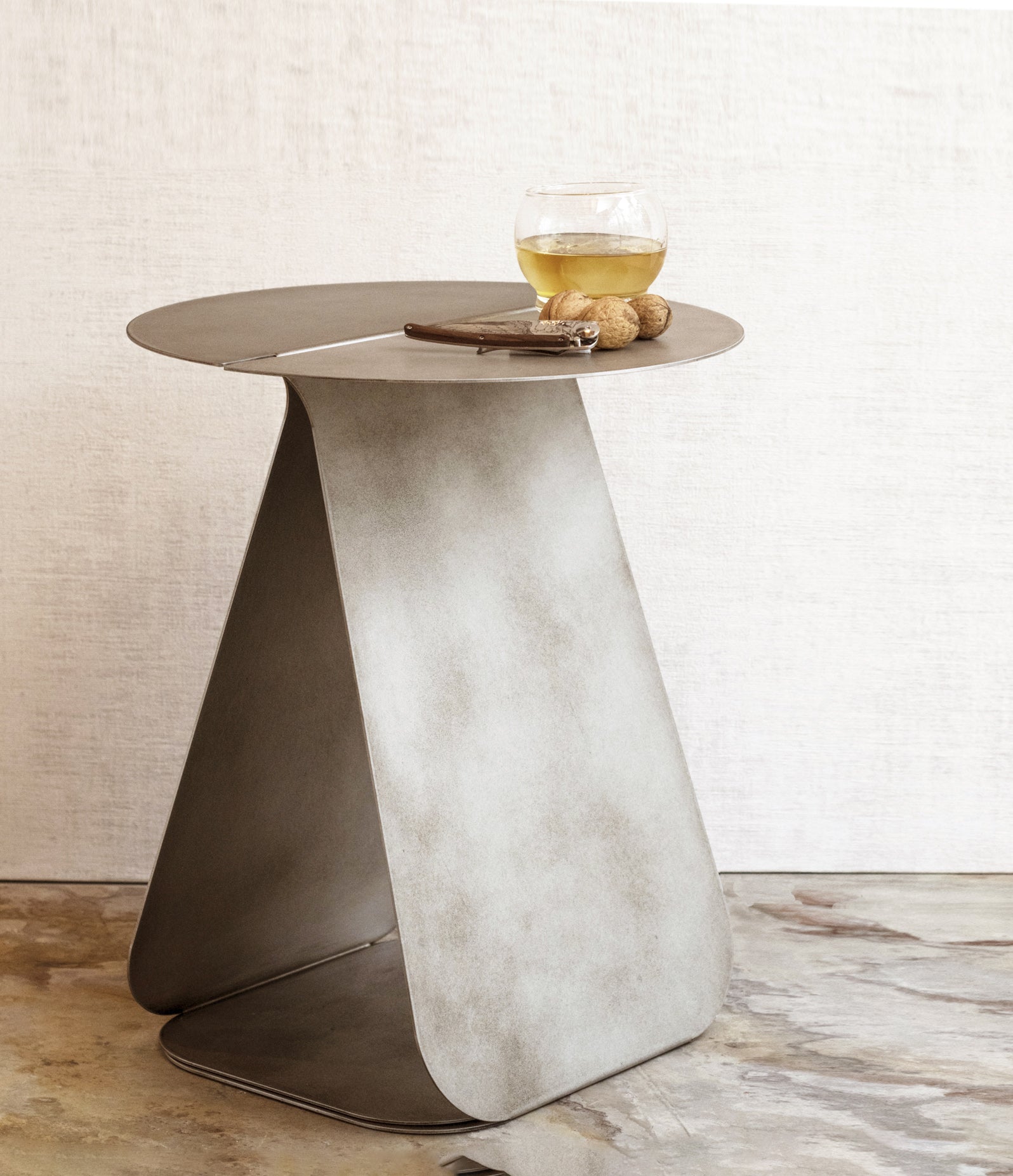 Table d’appoint en métal