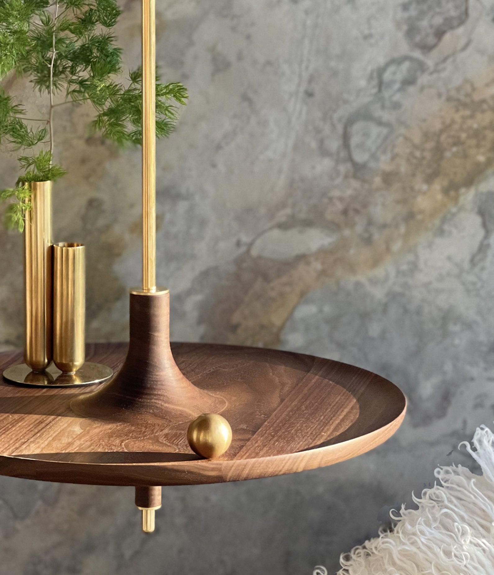 Table suspendue en noyer (taille standard)