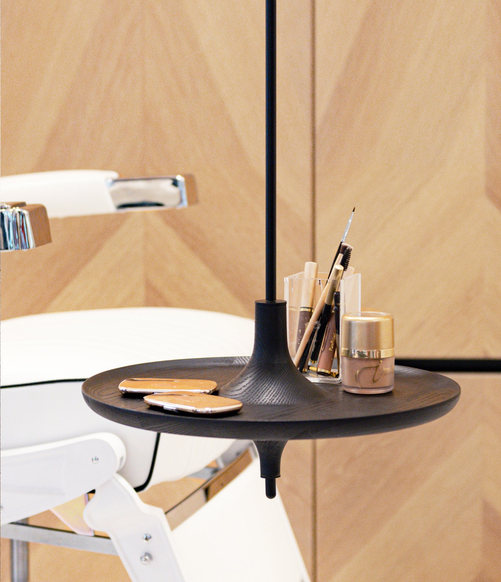 Table suspendue en frêne (taille standard)