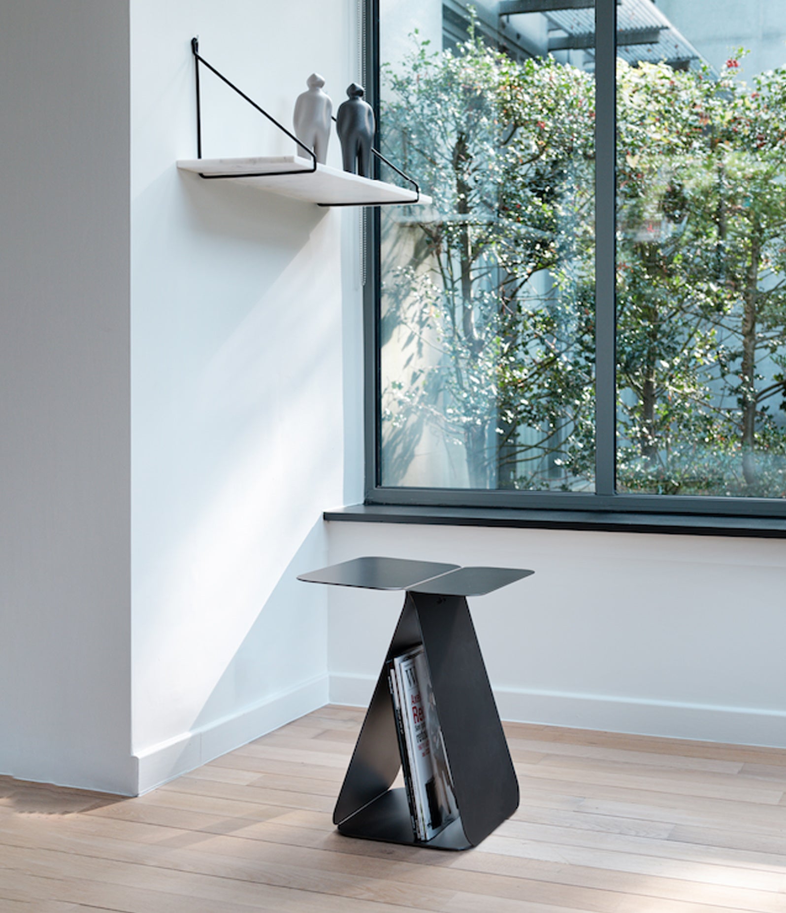 Table d’appoint en métal