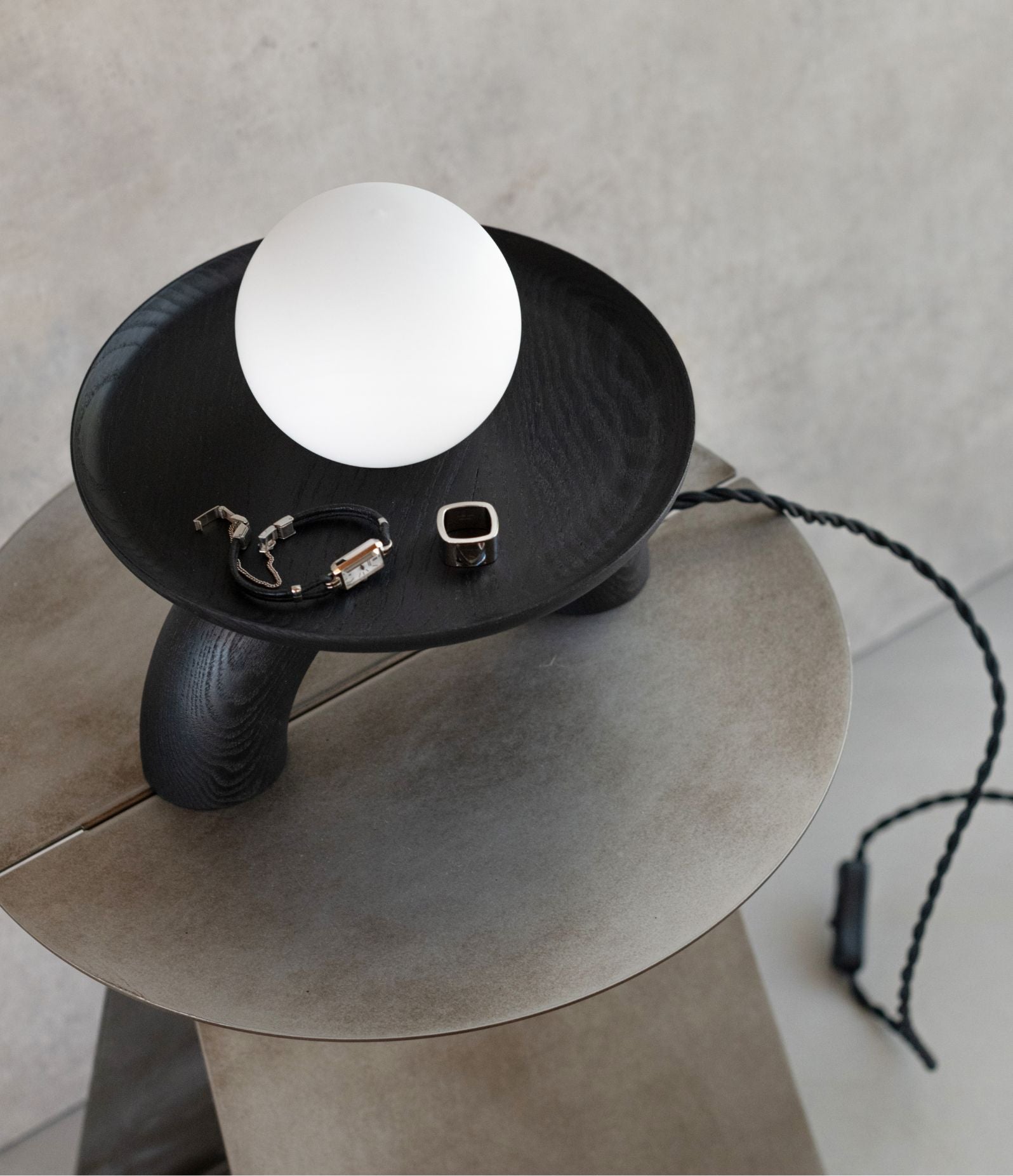 Lampe à poser en frêne
