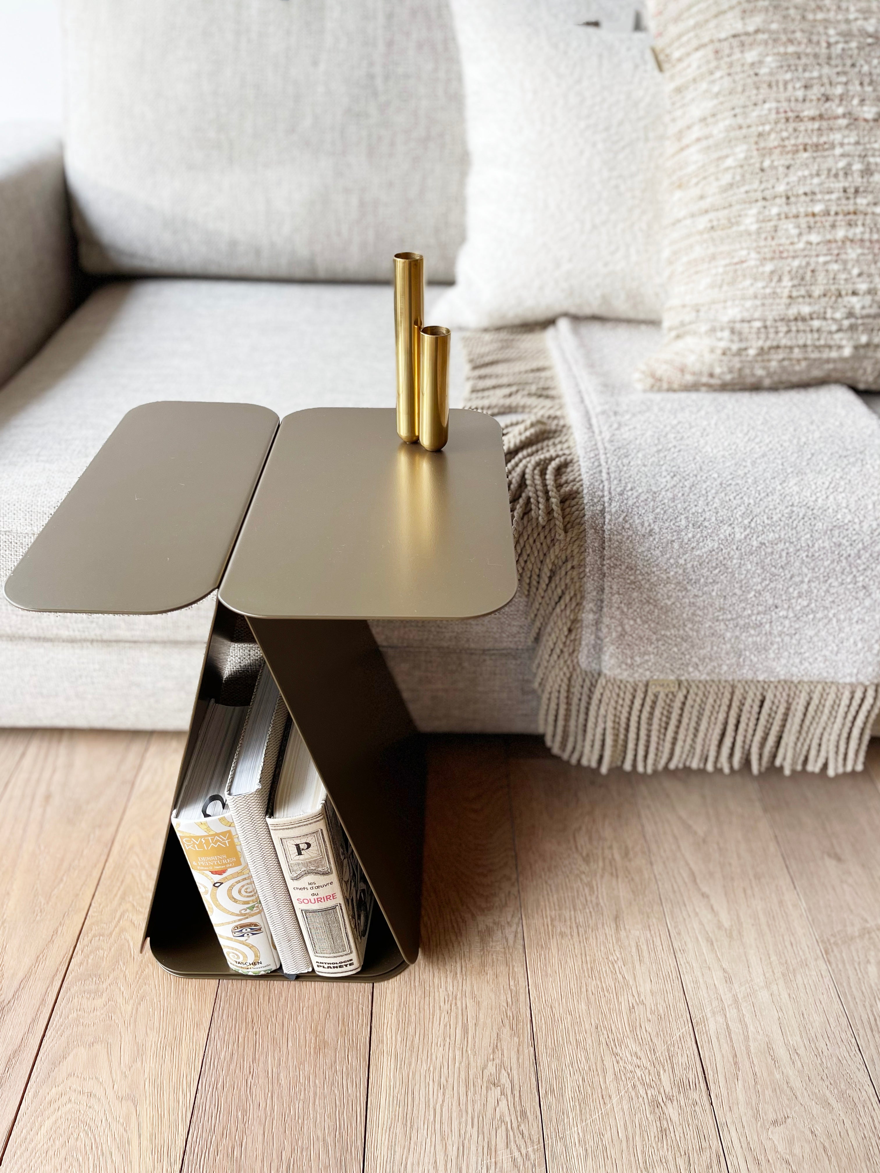 Table d’appoint en métal