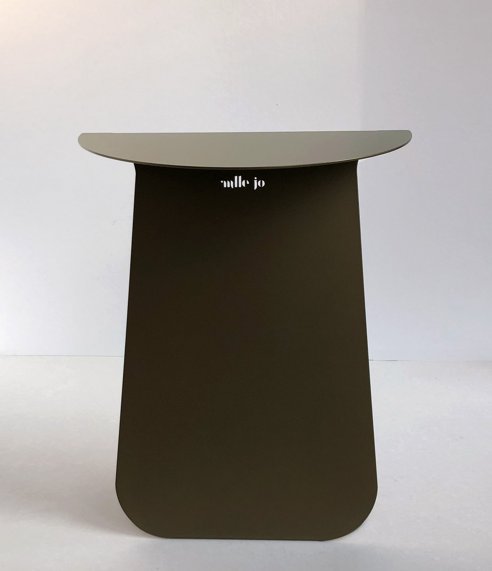 Table d’appoint en métal