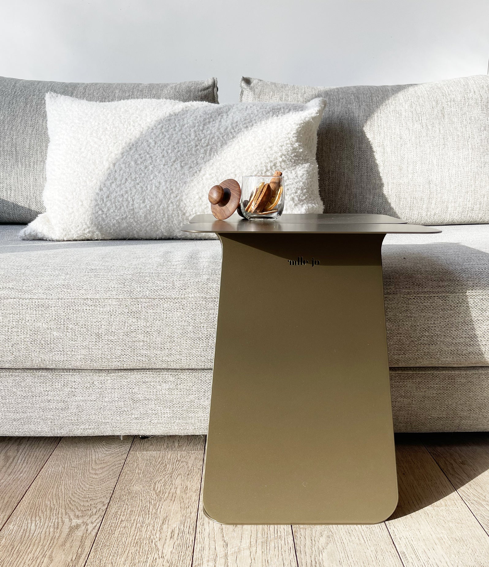 Table d’appoint en métal