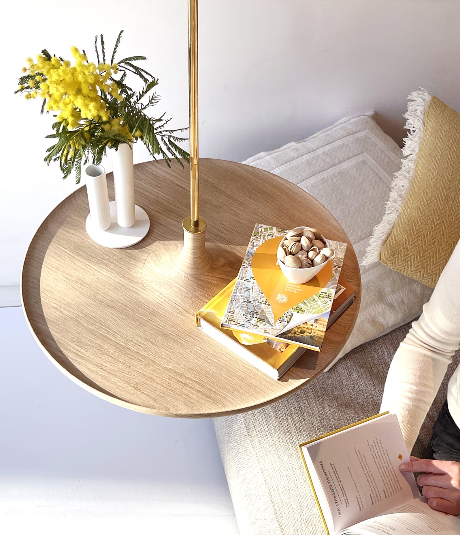 Table suspendue en chêne TOUPY, gain de place design