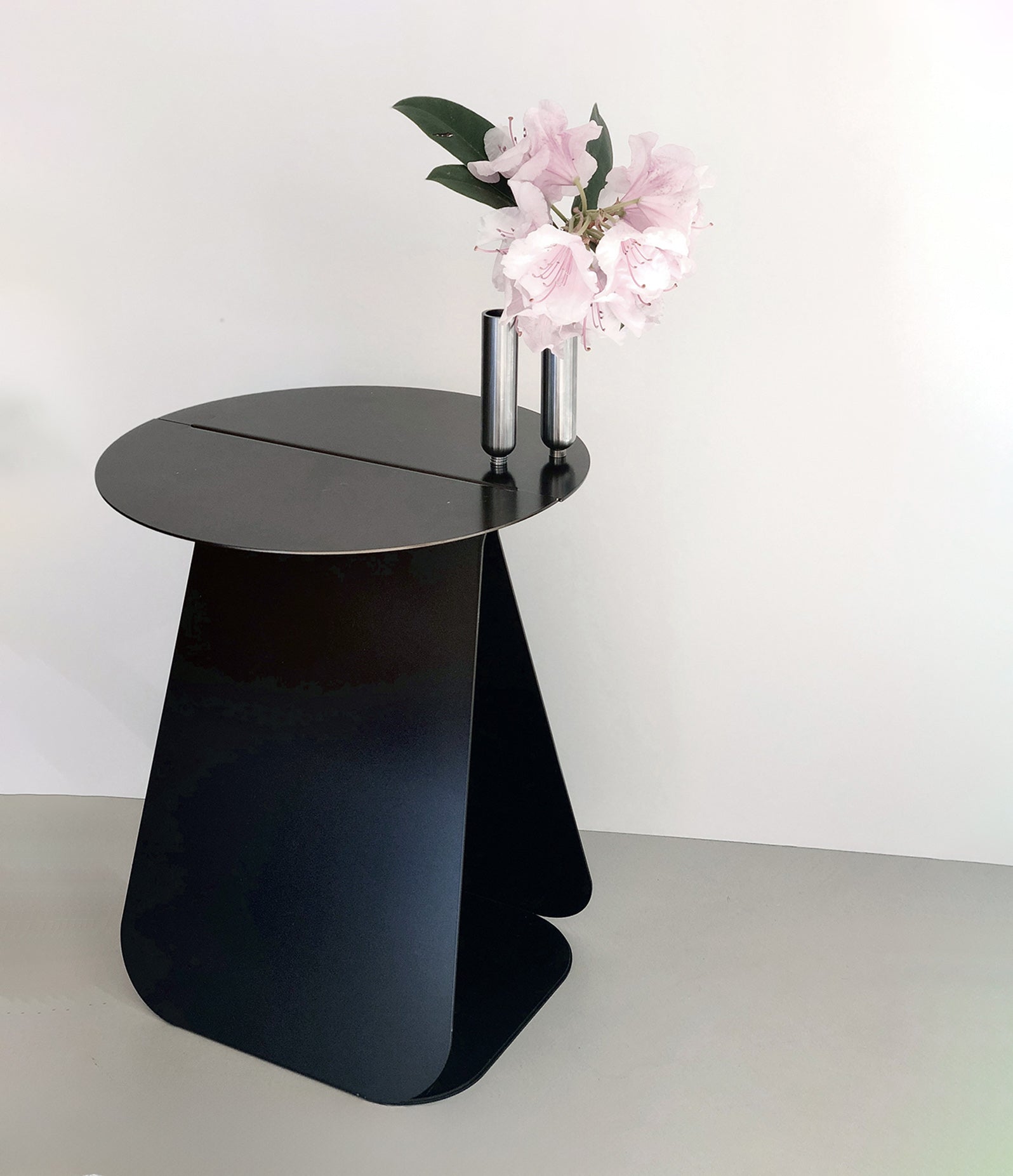Table d’appoint en métal